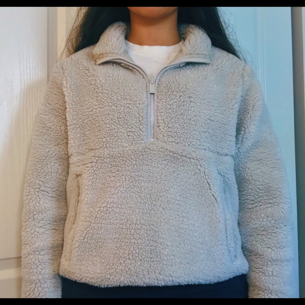 SUPER CUTE ALO YOGA half zip sherpa size MEDIUM